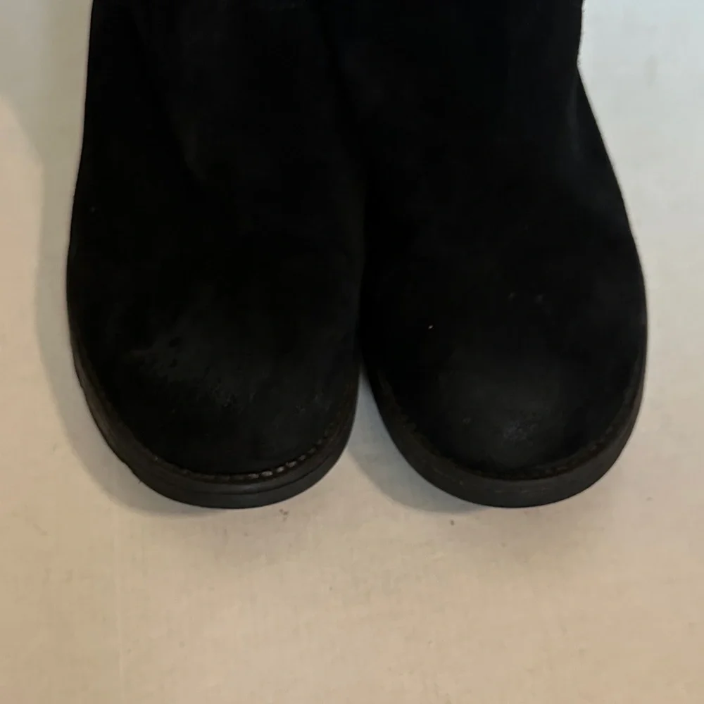 SESTO Muecci black tall boots made of suede material, bedazzled skull EUC 41